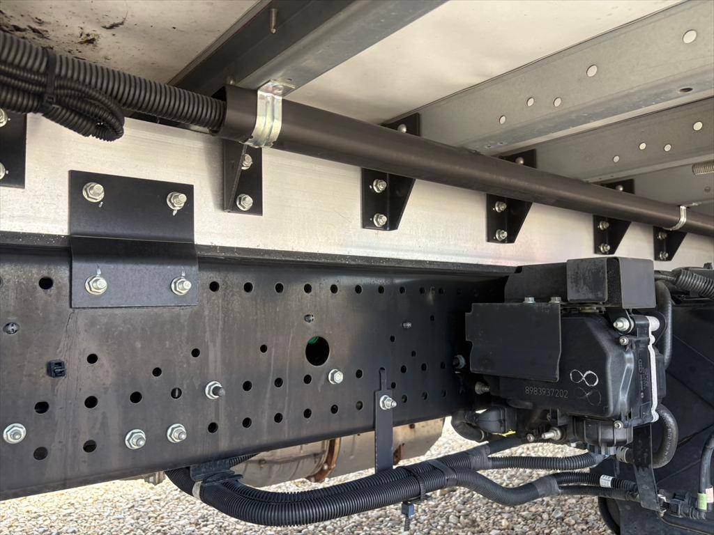 いすゞフォワードアルミウイング中型（4t）[写真15]