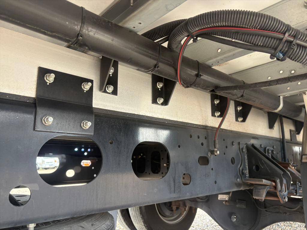 いすゞフォワードアルミウイング中型（4t）[写真16]