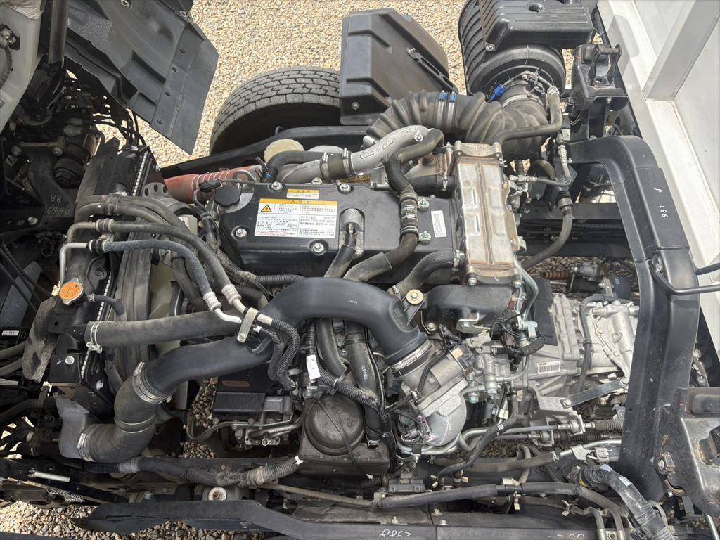 いすゞフォワードアルミウイング中型（4t）[写真18]