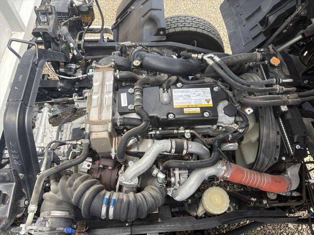 いすゞフォワードアルミウイング中型（4t）[写真19]