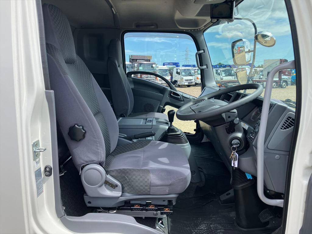 いすゞフォワードアルミウイング中型（4t）[写真20]