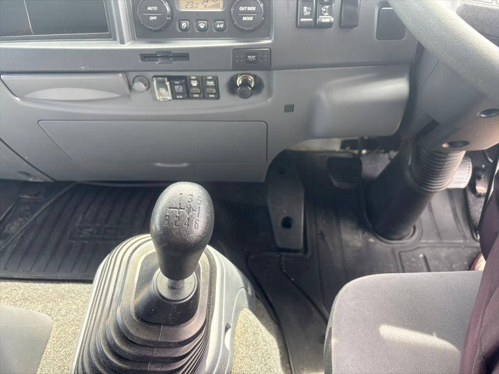 いすゞフォワードアルミウイング中型（4t）[写真22]