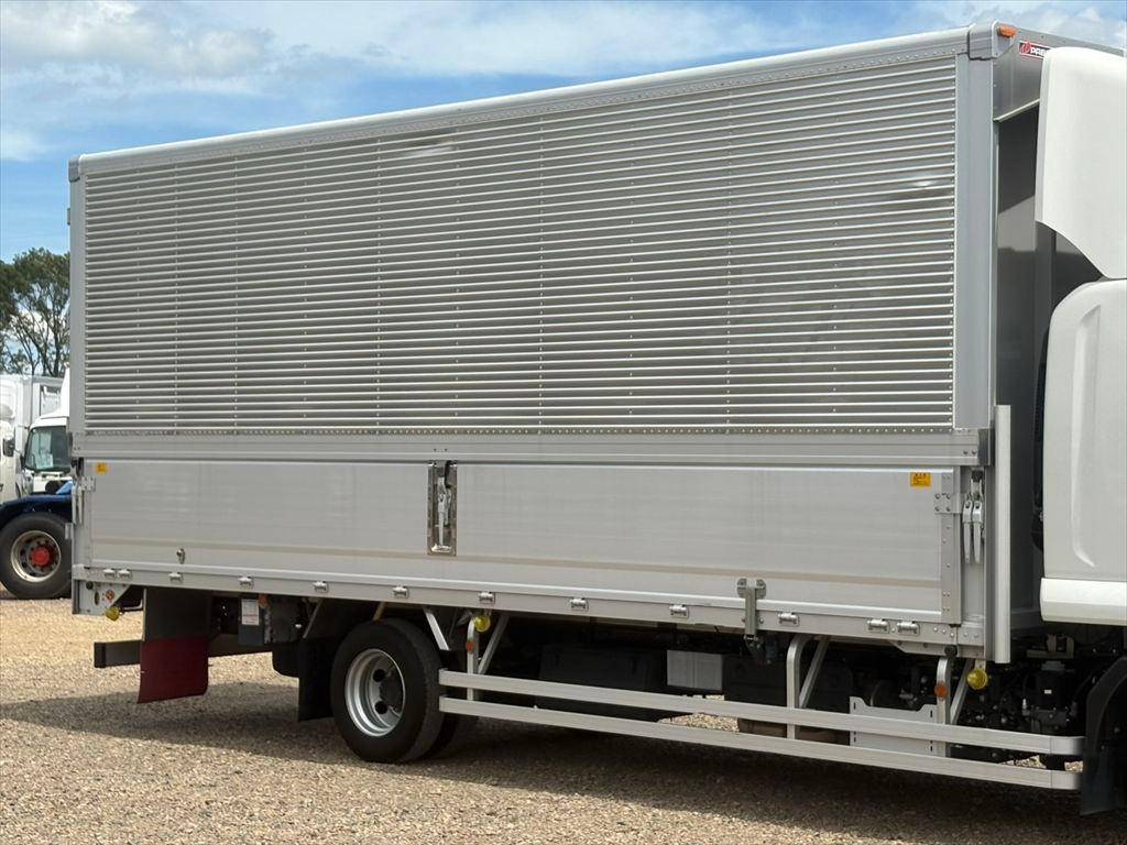 いすゞフォワードアルミウイング中型（4t）[写真05]