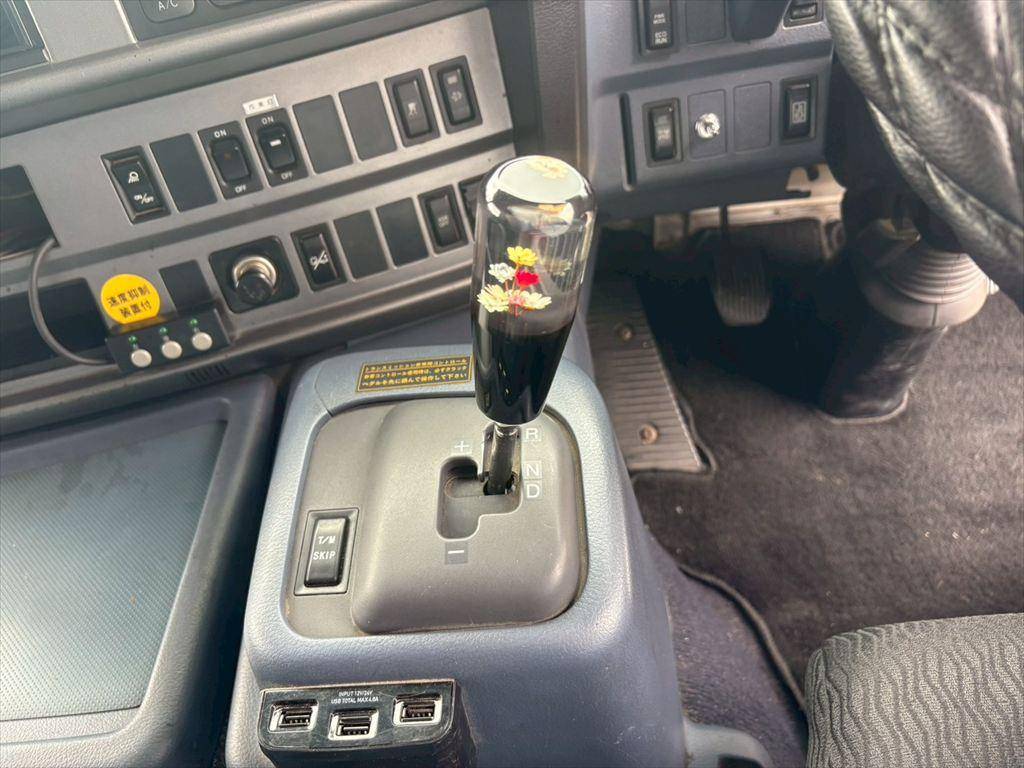 日野プロフィアトレーラーヘッド（トラクターヘッド）大型（10t）[写真19]