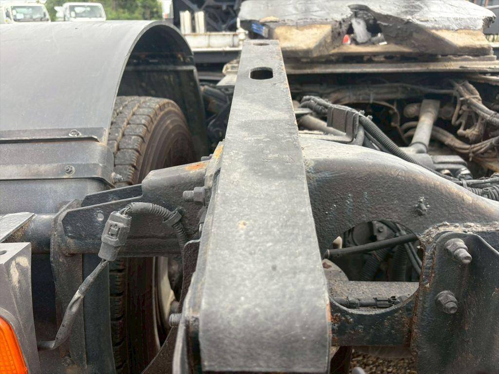 日野プロフィアトレーラーヘッド（トラクターヘッド）大型（10t）[写真09]