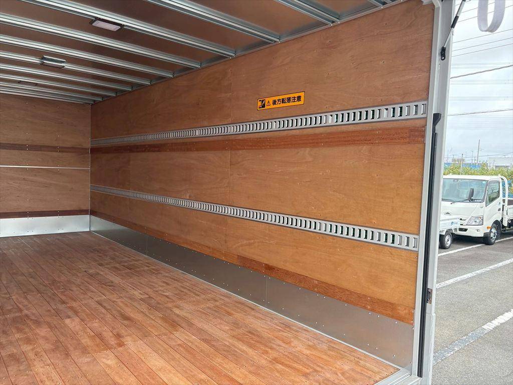 三菱ふそうファイターアルミバン中型（4t）[写真10]