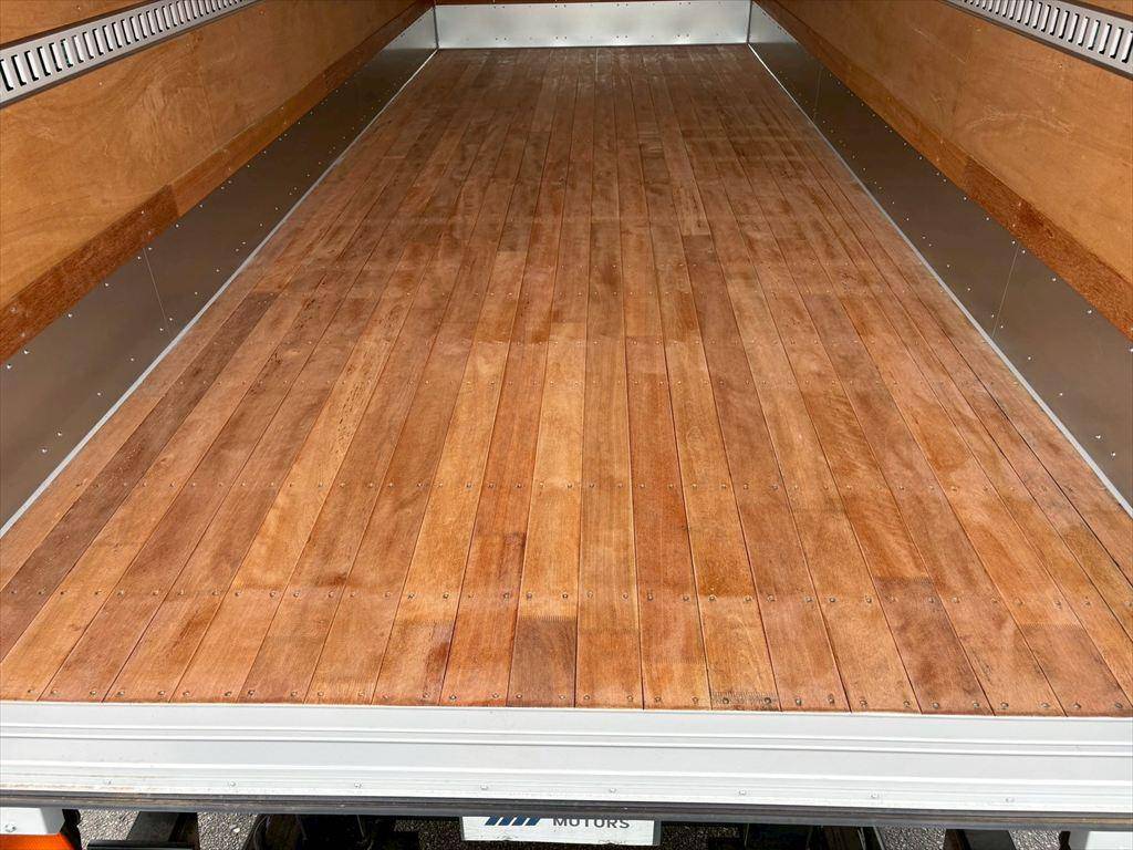 三菱ふそうファイターアルミバン中型（4t）[写真08]