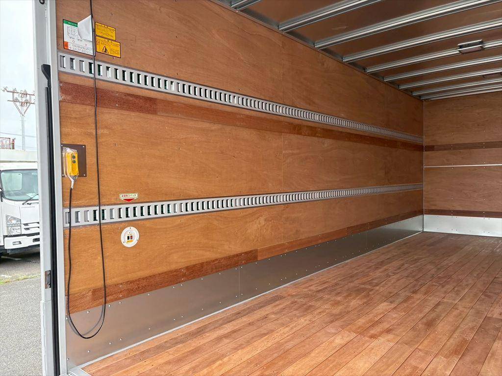 三菱ふそうファイターアルミバン中型（4t）[写真09]