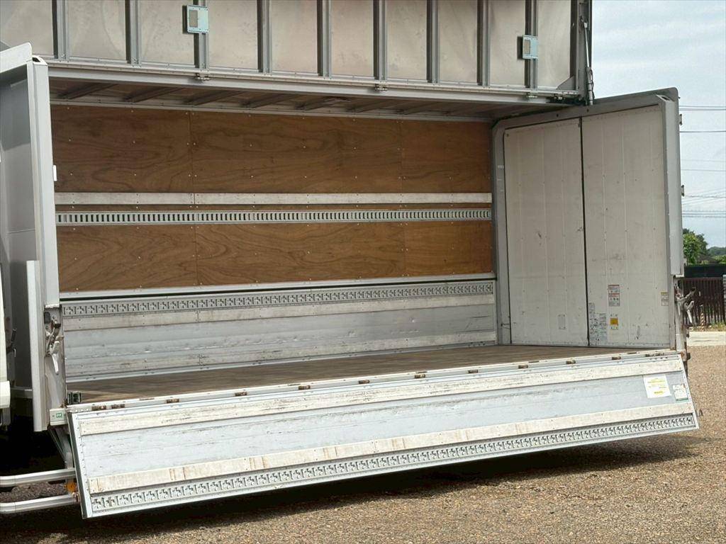 いすゞフォワードアルミウイング中型（4t）[写真11]