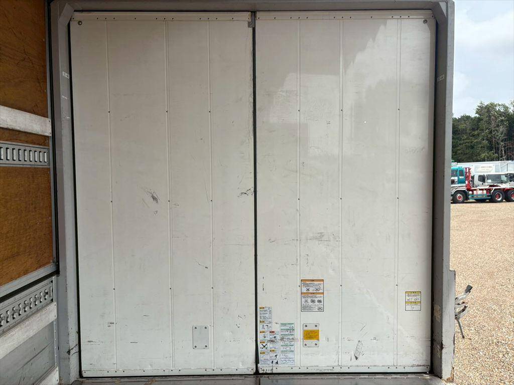 いすゞフォワードアルミウイング中型（4t）[写真12]