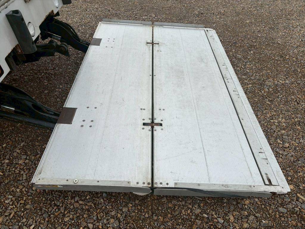 いすゞフォワードアルミウイング中型（4t）[写真14]