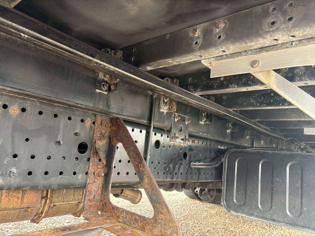 いすゞフォワードアルミウイング中型（4t）[写真15]