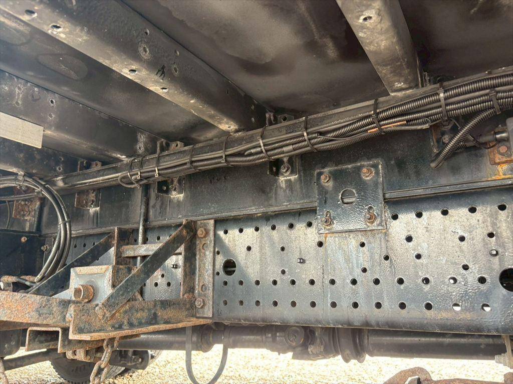 いすゞフォワードアルミウイング中型（4t）[写真16]