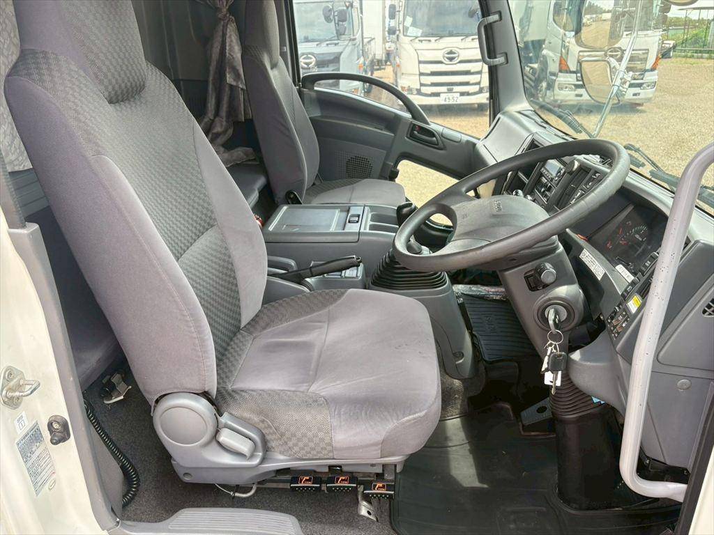 いすゞフォワードアルミウイング中型（4t）[写真20]