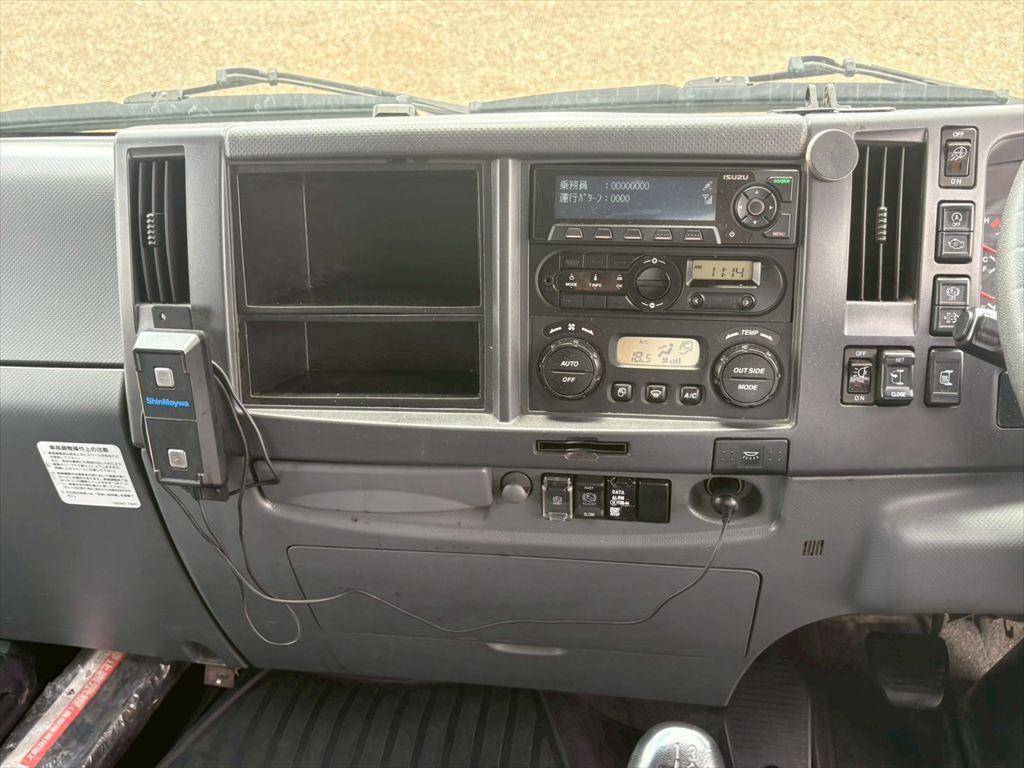 いすゞフォワードアルミウイング中型（4t）[写真21]