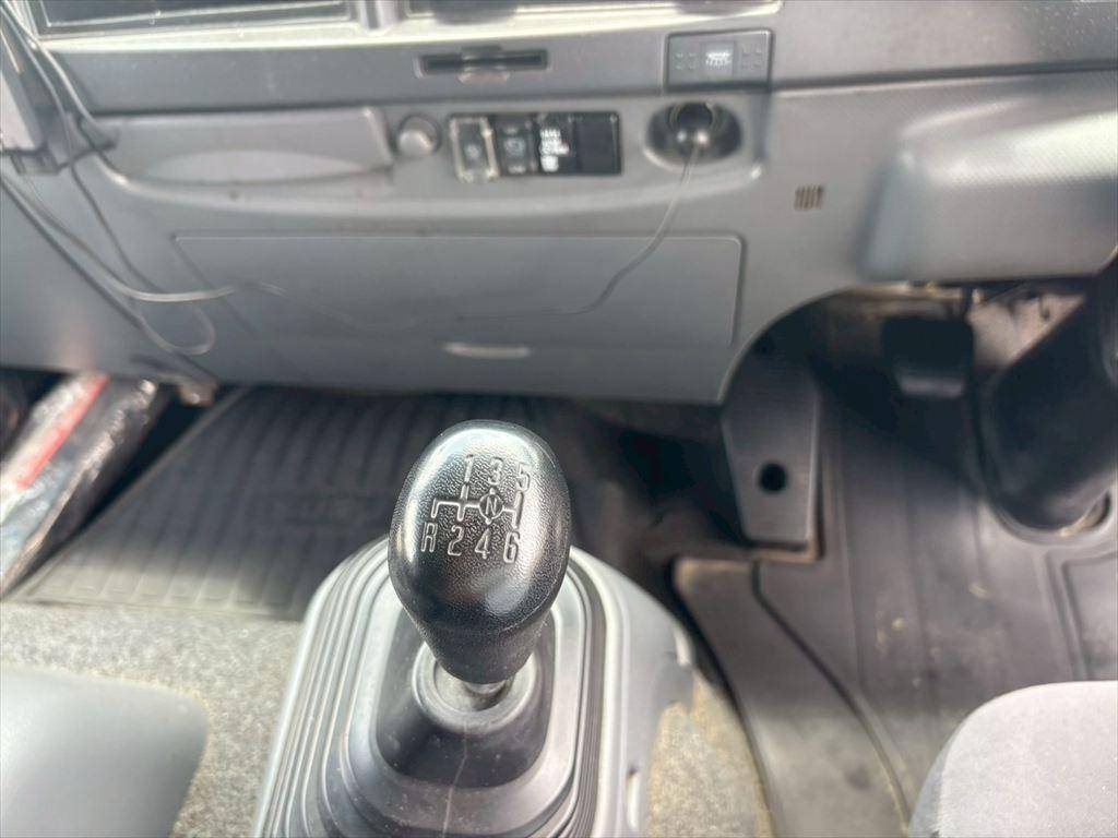 いすゞフォワードアルミウイング中型（4t）[写真22]