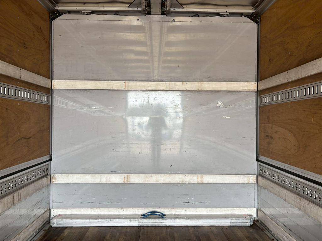 いすゞフォワードアルミウイング中型（4t）[写真06]