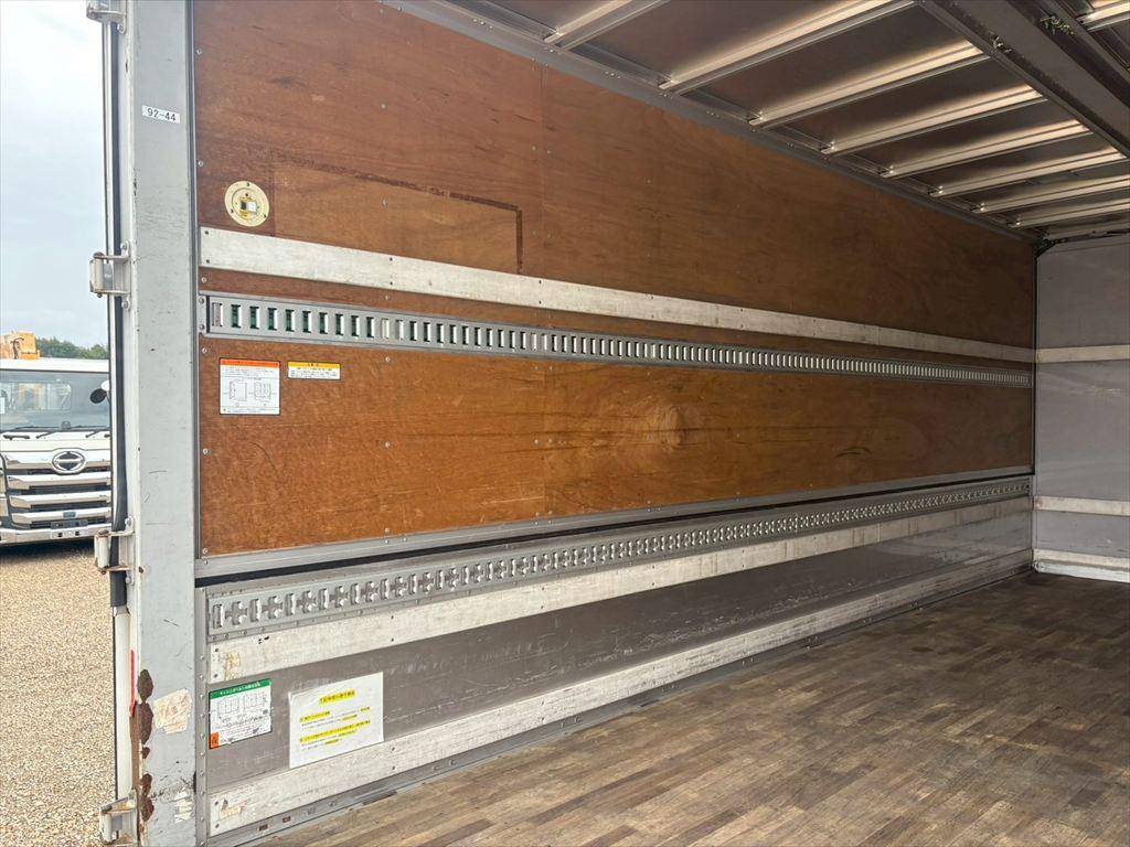 いすゞフォワードアルミウイング中型（4t）[写真08]