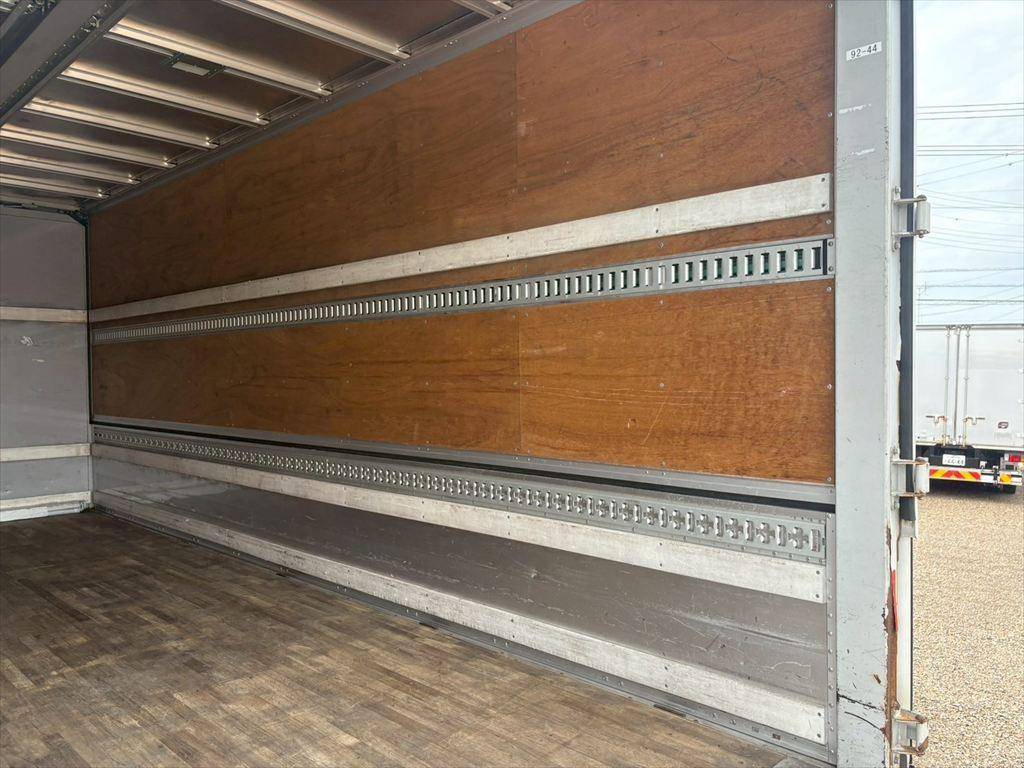 いすゞフォワードアルミウイング中型（4t）[写真09]