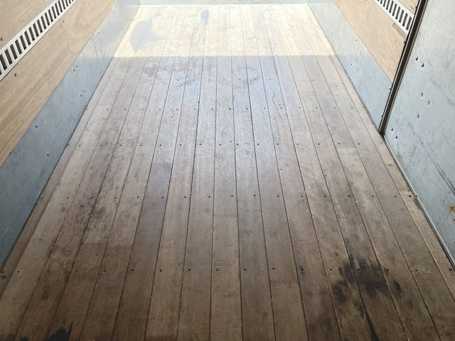 三菱ふそうキャンターアルミバン小型（2t・3t）[写真17]