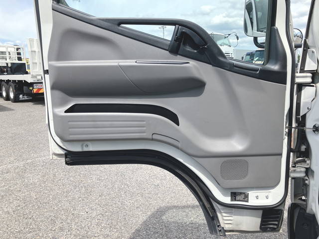 三菱ふそうキャンターアルミバン小型（2t・3t）[写真29]