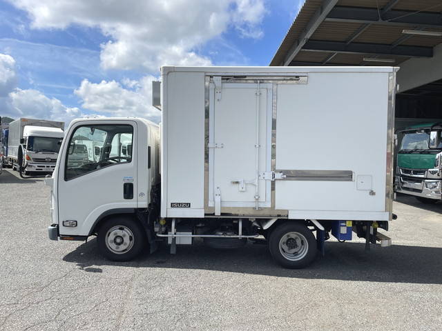 いすゞエルフ冷凍車（冷蔵車）小型（2t・3t）[写真05]