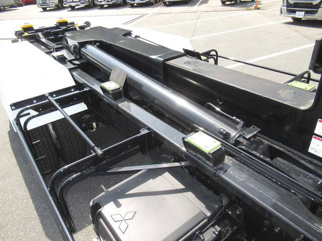 三菱ふそうスーパーグレートコンテナ専用車大型（10t）[写真10]