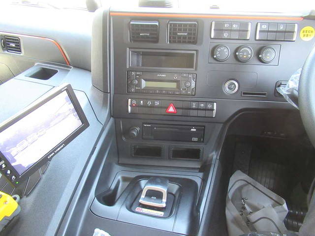 三菱ふそうスーパーグレートコンテナ専用車大型（10t）[写真16]