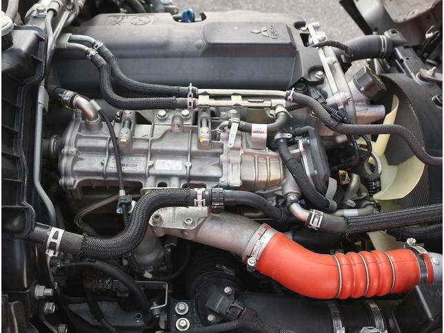 三菱ふそうキャンター平ボディ小型（2t・3t）[写真17]