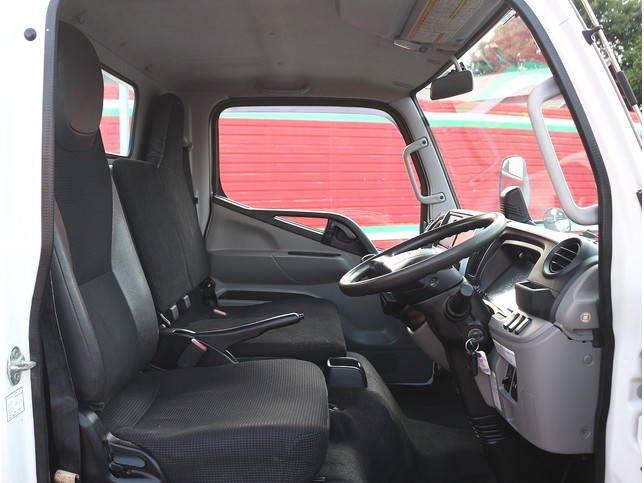 三菱ふそうキャンター平ボディ小型（2t・3t）[写真23]