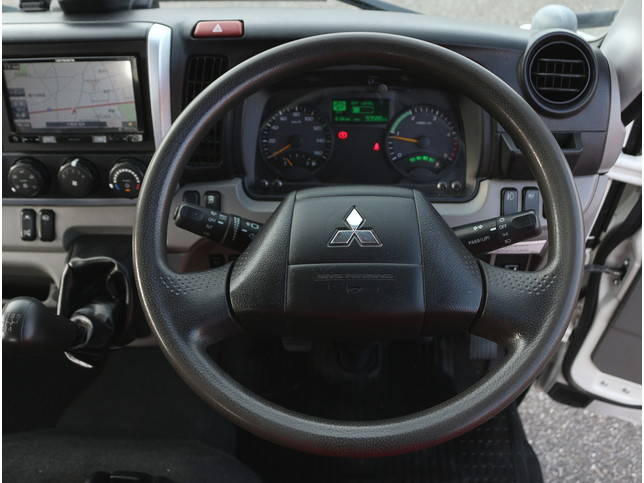 三菱ふそうキャンター平ボディ小型（2t・3t）[写真26]