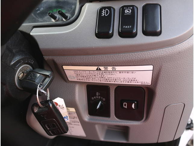 三菱ふそうキャンター平ボディ小型（2t・3t）[写真34]