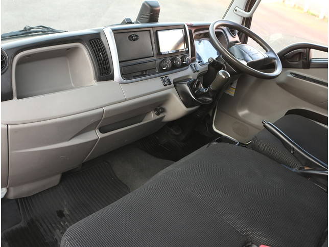 三菱ふそうキャンター平ボディ小型（2t・3t）[写真36]