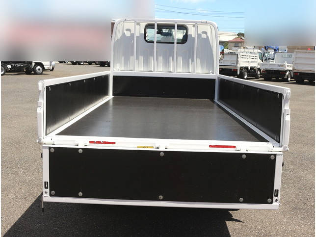 三菱ふそうキャンター平ボディ小型（2t・3t）[写真07]