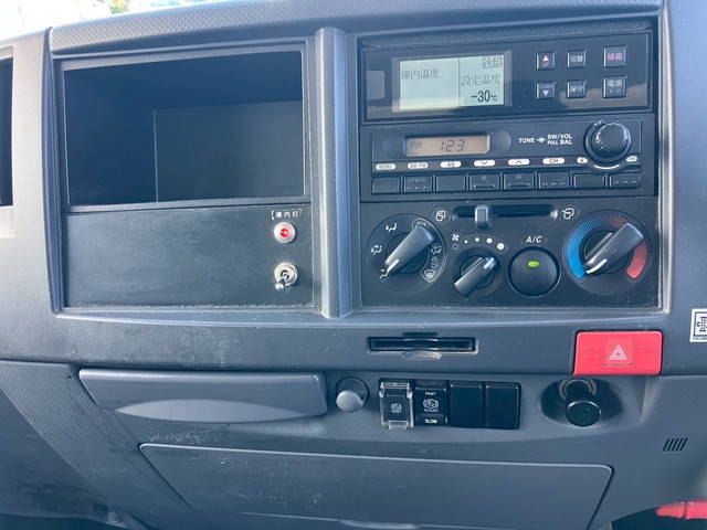 いすゞエルフ冷凍車（冷蔵車）小型（2t・3t）[写真33]