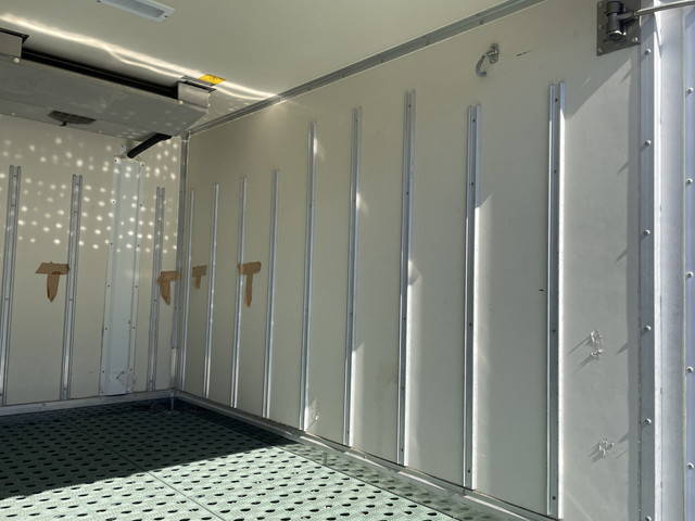 いすゞエルフ冷凍車（冷蔵車）小型（2t・3t）[写真11]