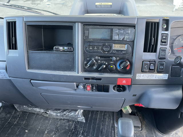 いすゞエルフ冷凍車（冷蔵車）小型（2t・3t）[写真36]