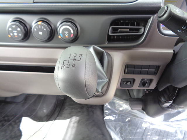 三菱ふそうキャンターダンプ小型（2t・3t）[写真32]