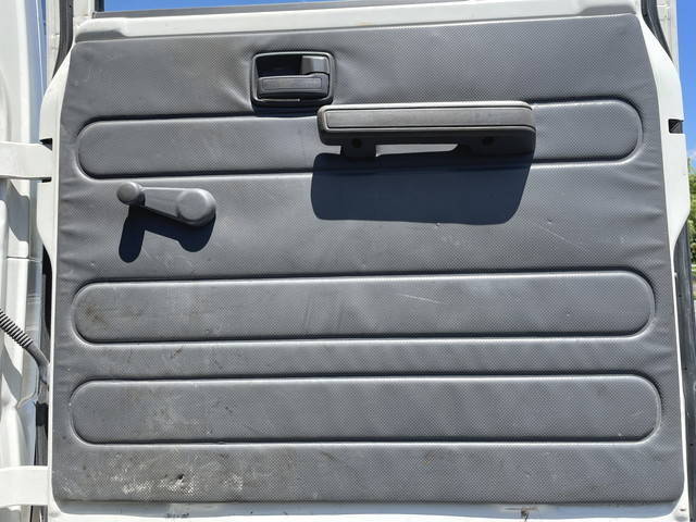 いすゞエルフダブルキャブ（Wキャブ）小型（2t・3t）[写真23]