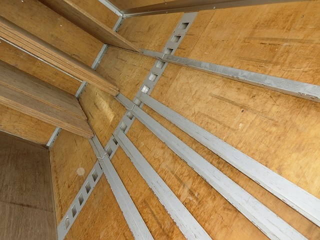 いすゞエルフアルミバン小型（2t・3t）[写真12]