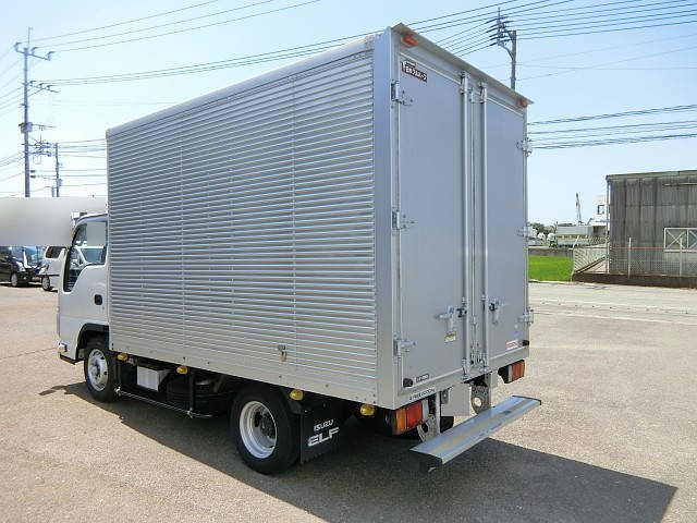 いすゞエルフアルミバン小型（2t・3t）[写真02]