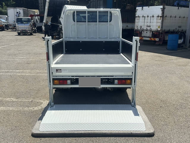 三菱ふそうキャンターダブルキャブ（Wキャブ）小型（2t・3t）[写真09]