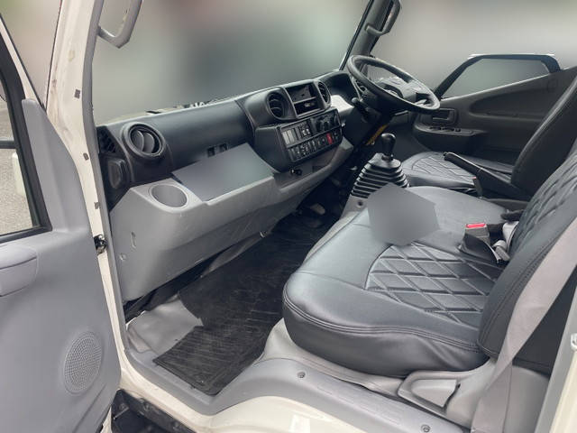 日野デュトロダブルキャブ（Wキャブ）小型（2t・3t）[写真20]