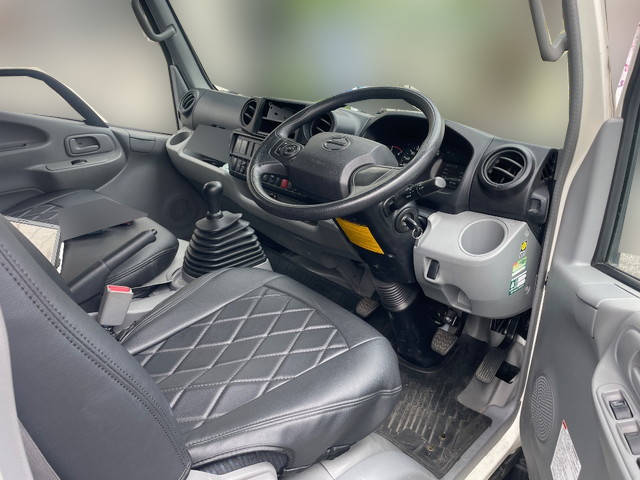 日野デュトロダブルキャブ（Wキャブ）小型（2t・3t）[写真21]