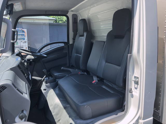 いすゞエルフアルミバン小型（2t・3t）[写真30]