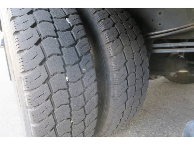 日野デュトロ平ボディ小型（2t・3t）[写真13]