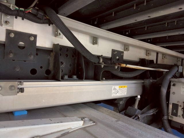 いすゞフォワードアルミウイング中型（4t）[写真37]