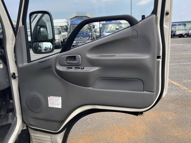 日野デュトロ冷凍車（冷蔵車）小型（2t・3t）[写真28]