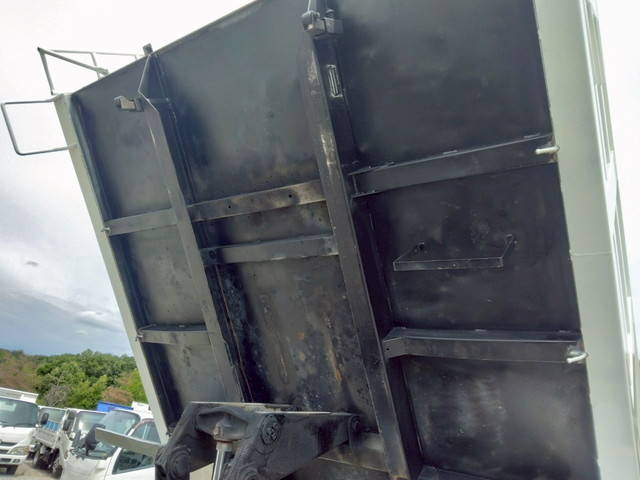 いすゞフォワード深ダンプ（土砂禁ダンプ）中型（4t）[写真13]