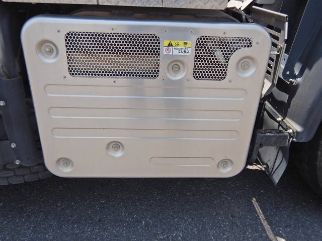 いすゞギガトレーラーヘッド（トラクターヘッド）大型（10t）[写真10]